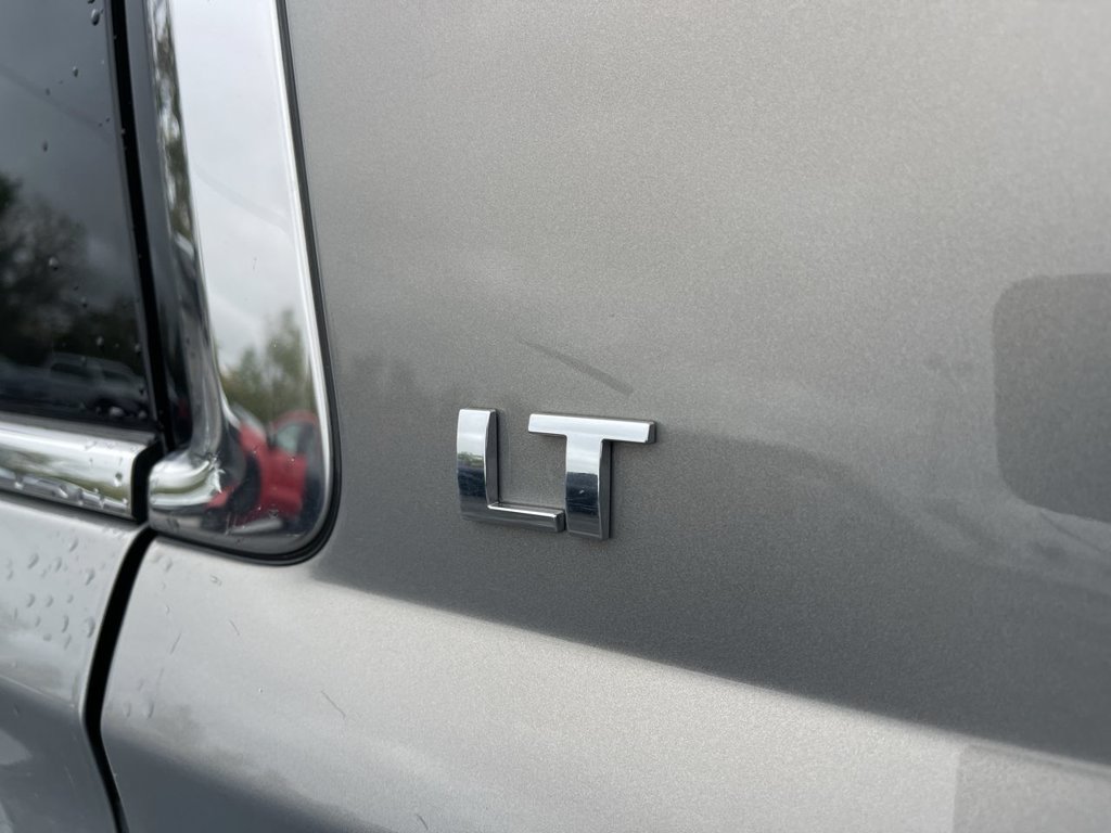 Used 2018 Chevrolet Suburban LT AWD/4WD image 10