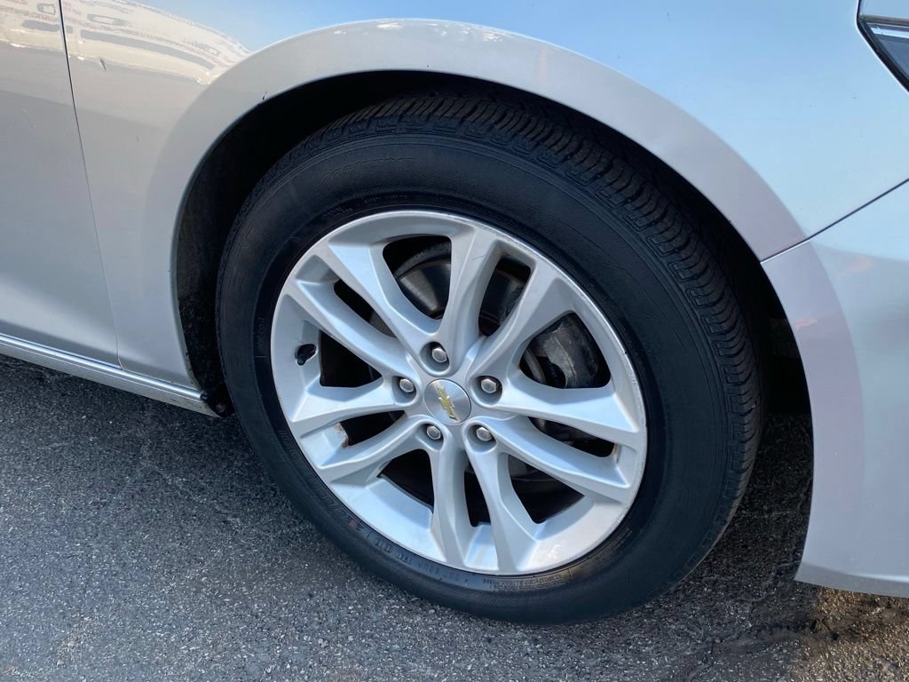 Used 2017 Chevrolet Malibu LT FWD image 25