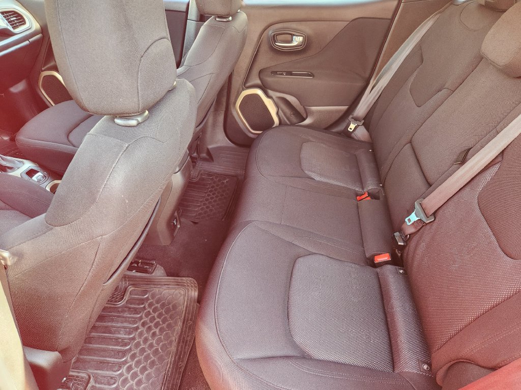 Used 2017 Jeep Renegade Latitude w/ Advanced Technology Group FWD image 30