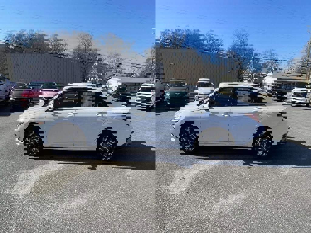 New 2026 Hyundai Elantra Limited image 2