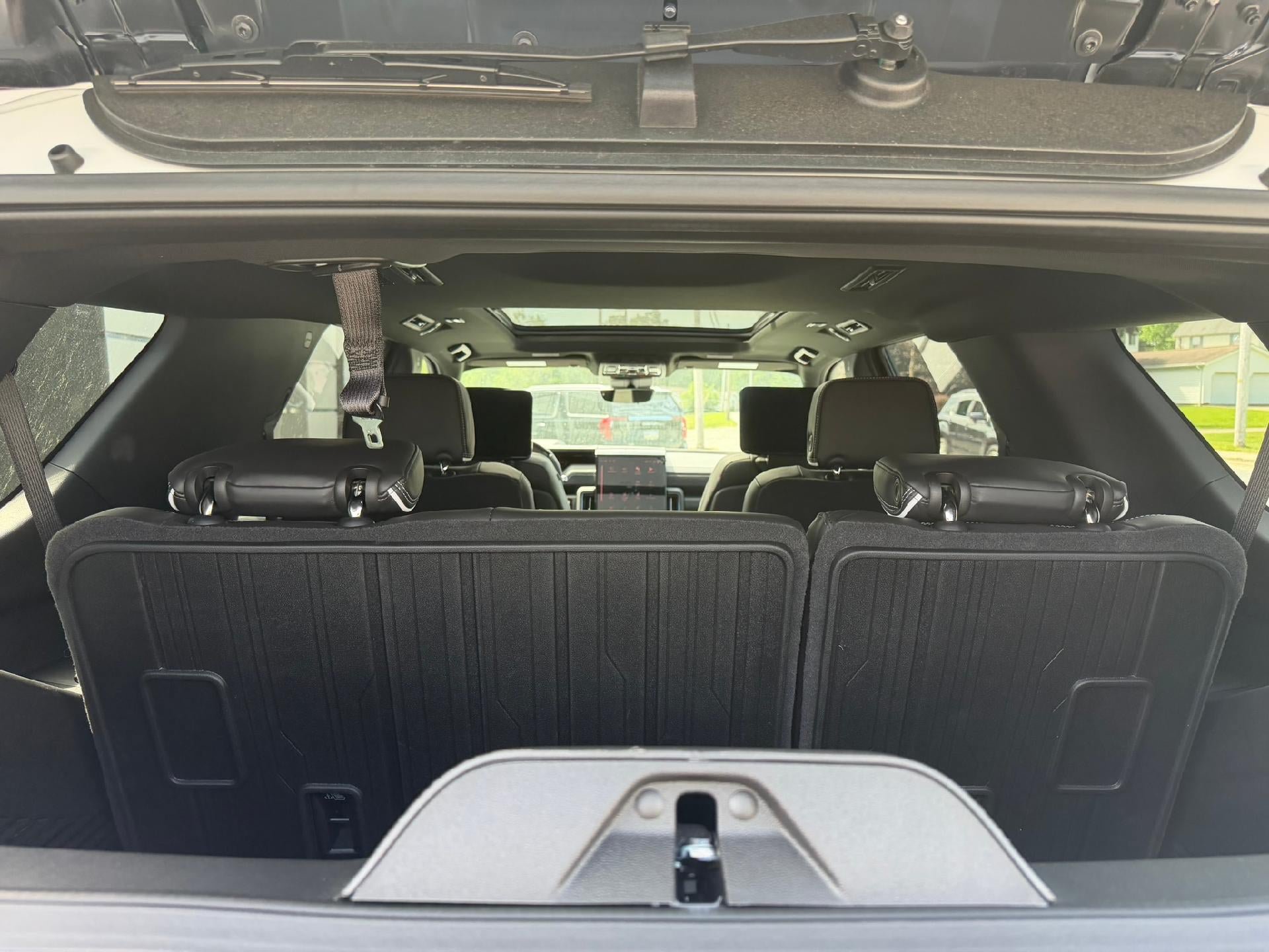 New 2026 GMC Yukon AT4 Ultimate w/ LPO, Floor Liner Package AWD/4WD image 9