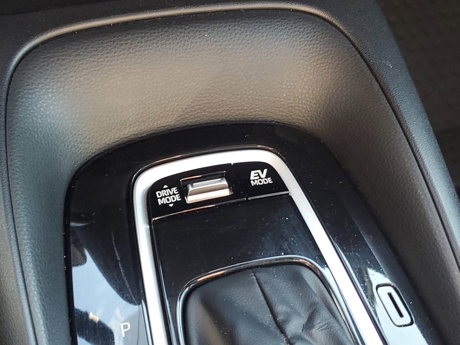 Certified 2025 Toyota Corolla SE w/ SE Premium Package image 29