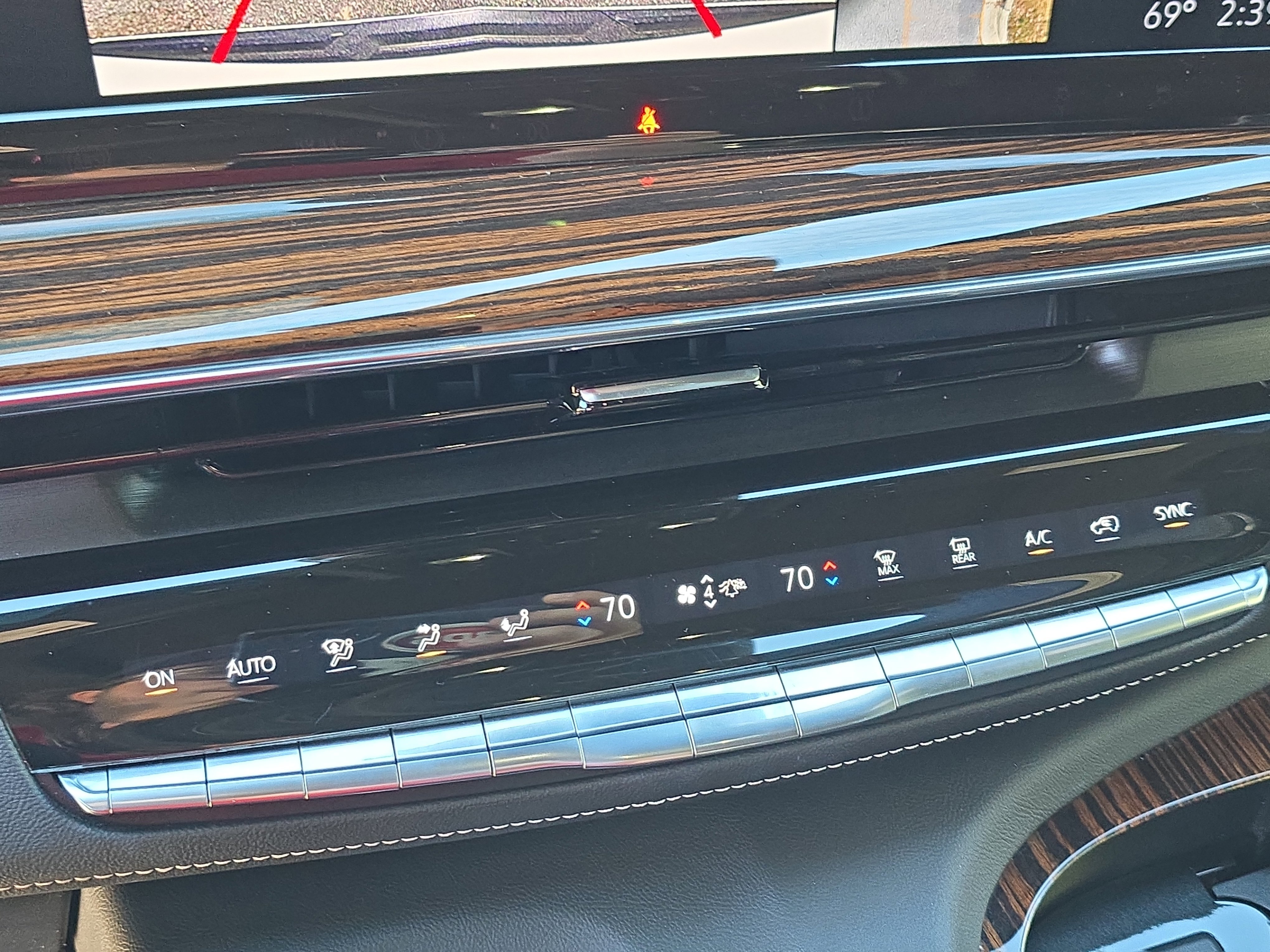 Used 2021 Cadillac Escalade ESV Premium Luxury image 24