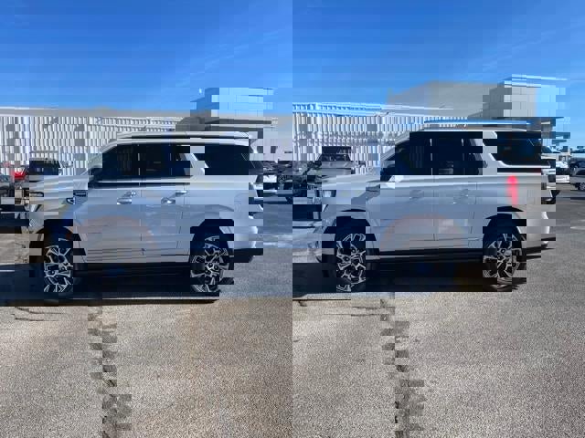 New 2026 GMC Yukon XL Denali w/ Denali Reserve Package image 8