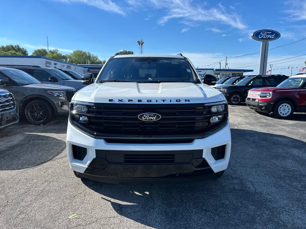 Used 2025 Ford Expedition Platinum w/ Stealth Performance Package AWD/4WD image 4