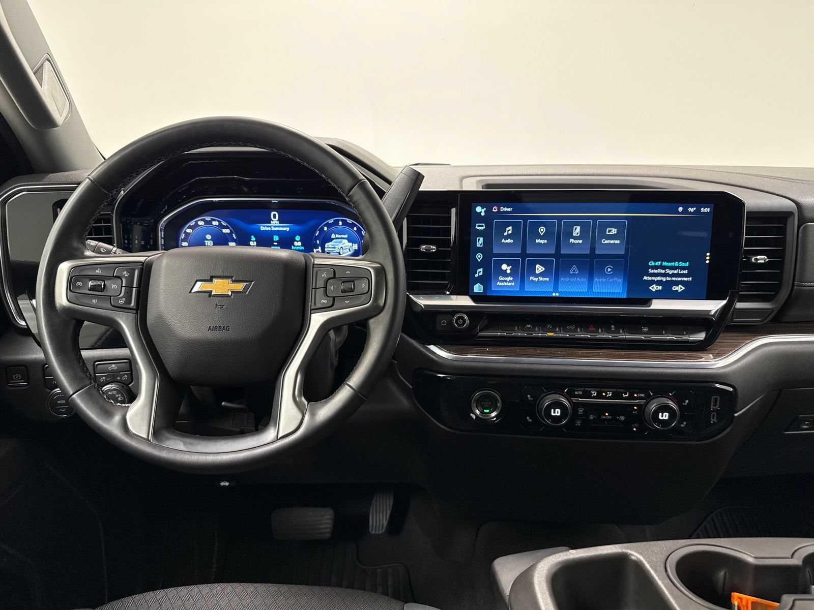 Used 2023 Chevrolet Silverado 1500 LT AWD/4WD image 25