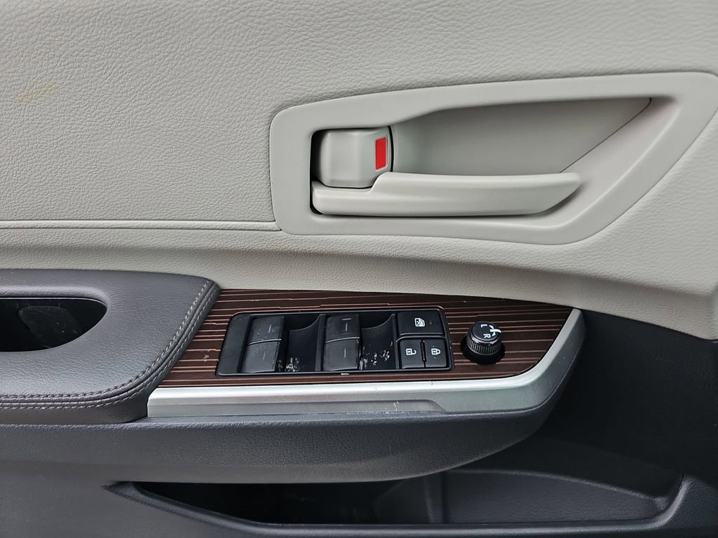 Used 2021 Toyota Sienna LE FWD image 34