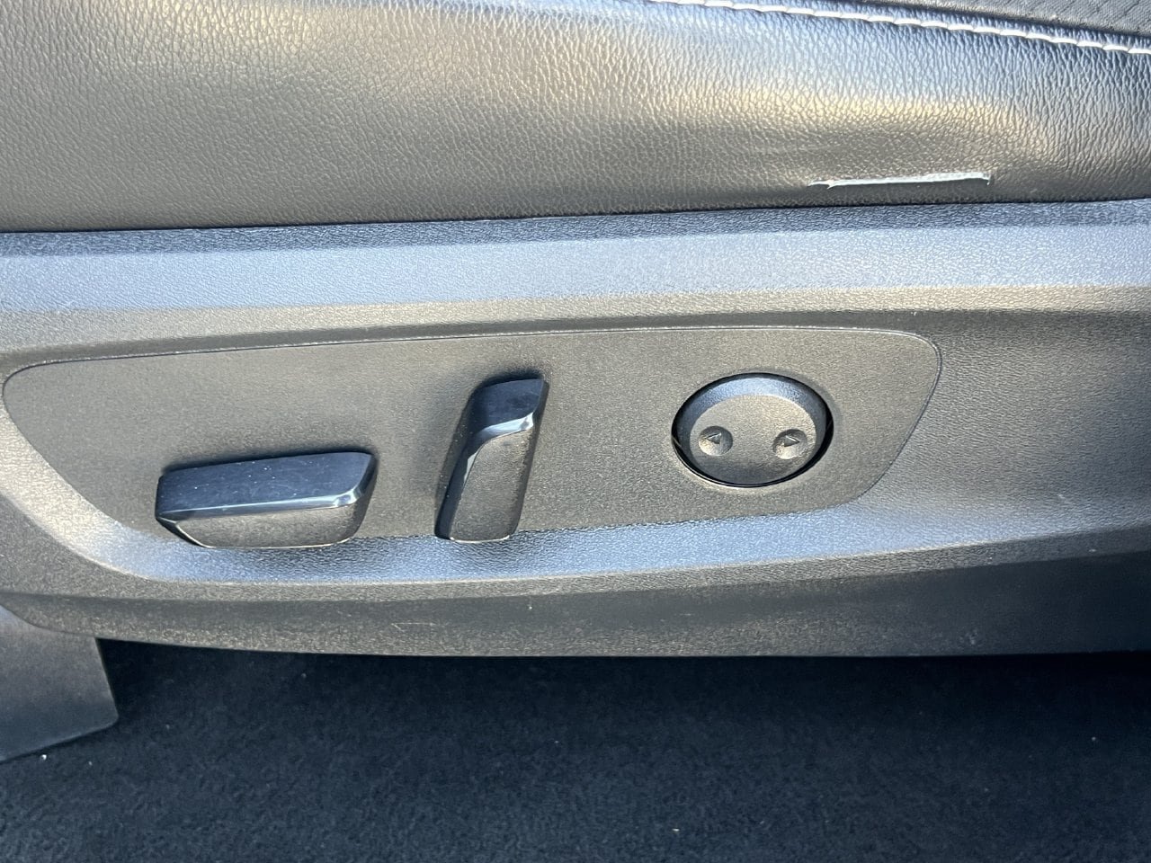 Used 2023 Nissan Pathfinder SL AWD/4WD image 9