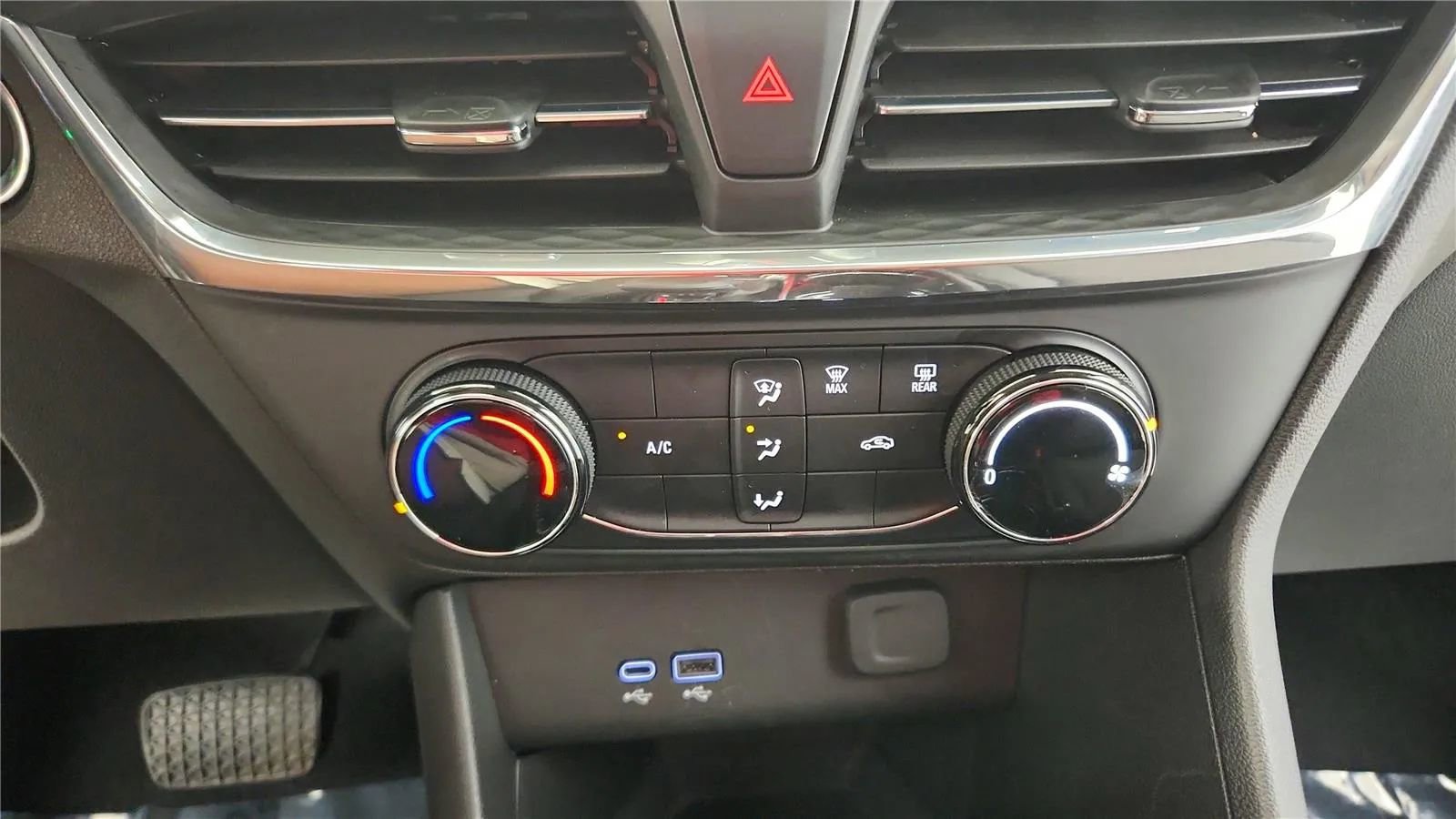 Used 2025 Buick Encore GX Preferred FWD image 26