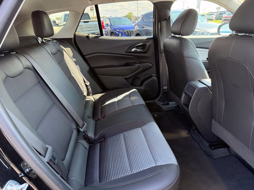 Used 2025 Chevrolet Trax LT FWD image 18