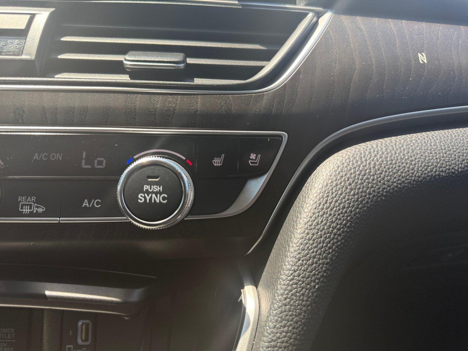 Used 2018 Honda Accord Touring image 28