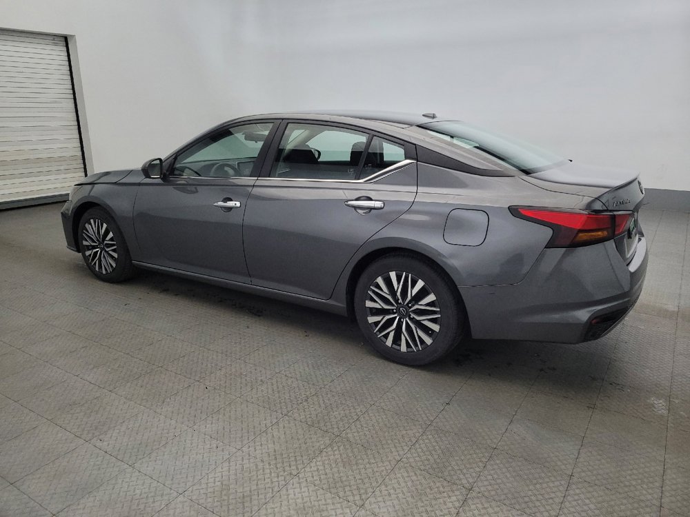 Used 2024 Nissan Altima 2.5 SV image 3