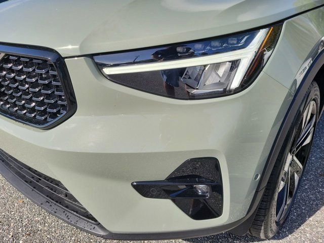 Used 2025 Volvo XC40 B5 Plus w/ Protection Package Premier image 16