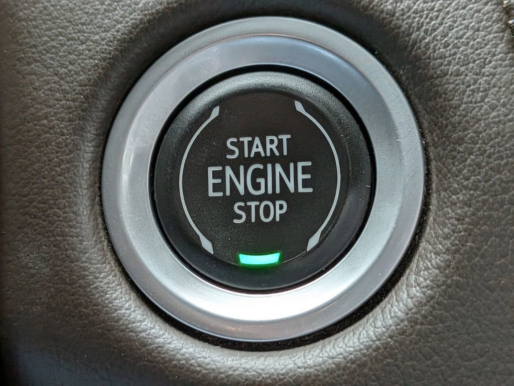 Used 2022 GMC Yukon XL SLT AWD/4WD image 30