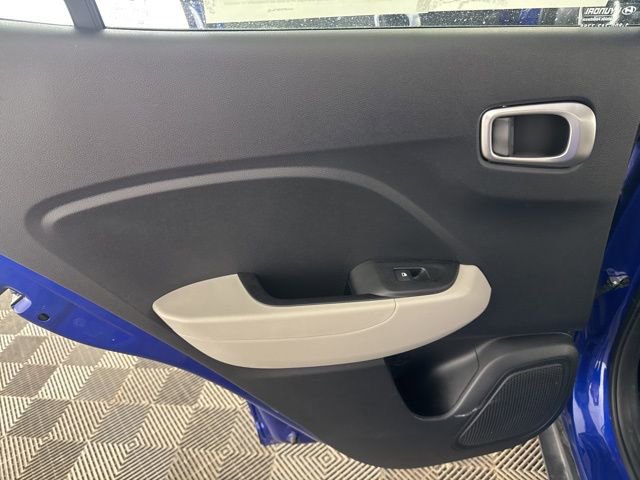 Used 2025 Hyundai Venue SEL image 24