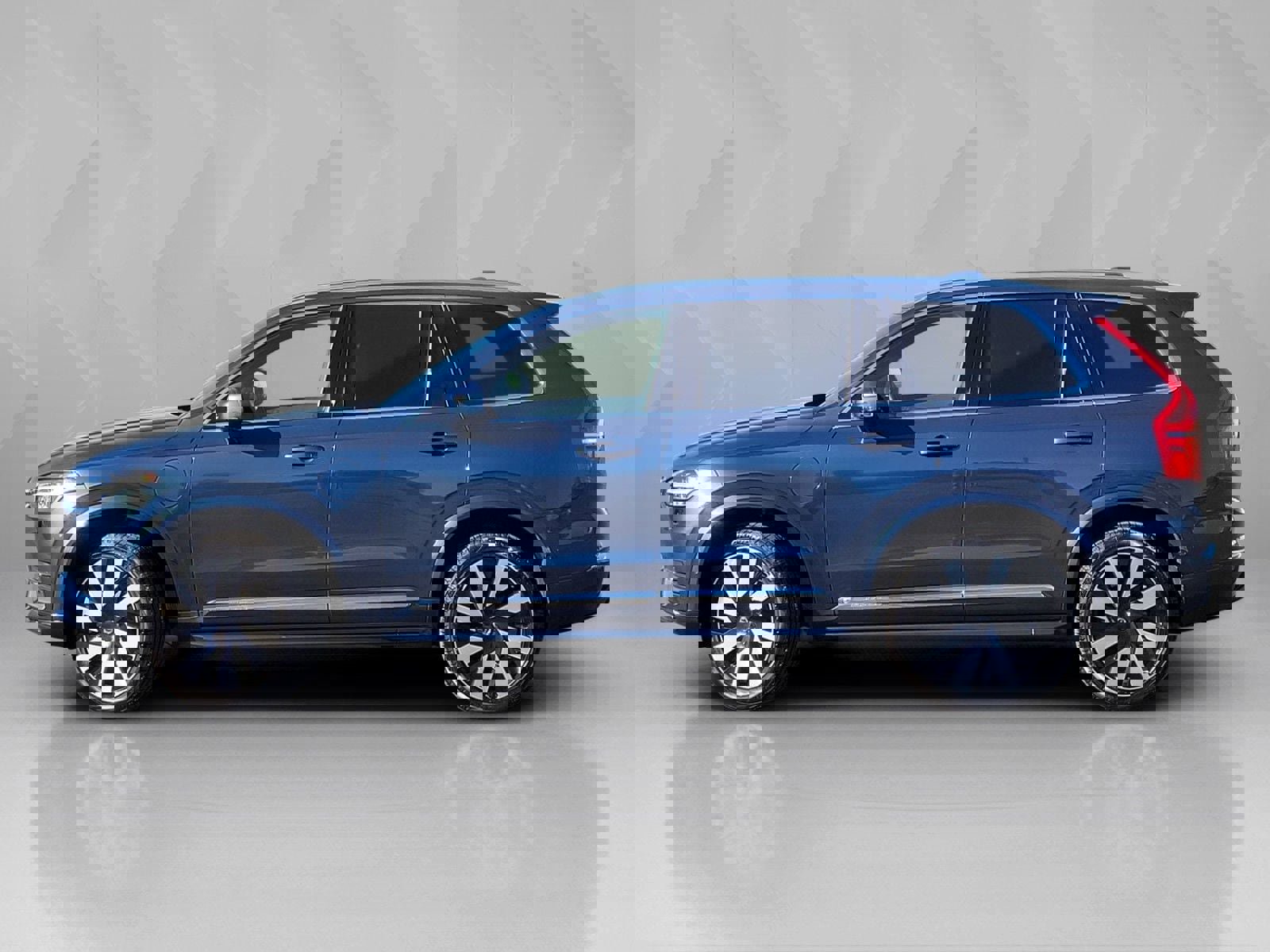 Certified 2023 Volvo XC90 T8 Ultimate AWD/4WD image 3