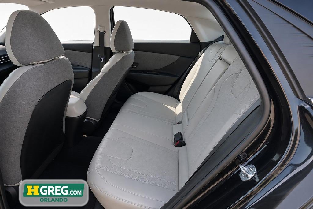 Used 2021 Hyundai Elantra Limited FWD image 15