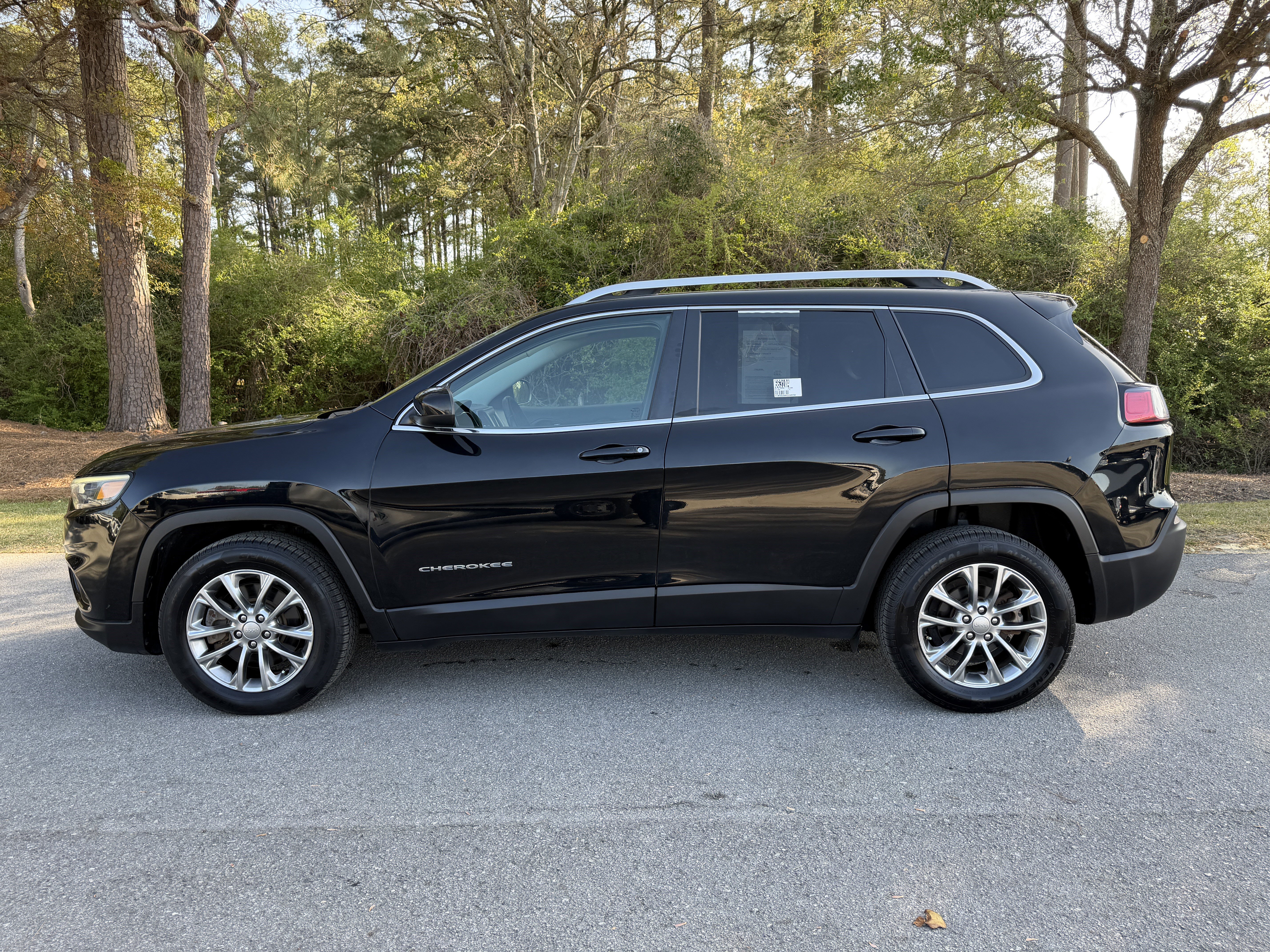 Used 2019 Jeep Cherokee Latitude Plus image 5