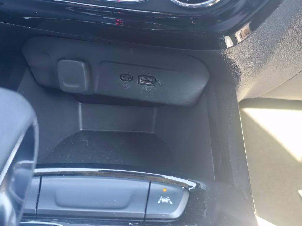 Used 2025 Chevrolet Trax LT w/ LT Convenience Package FWD image 28