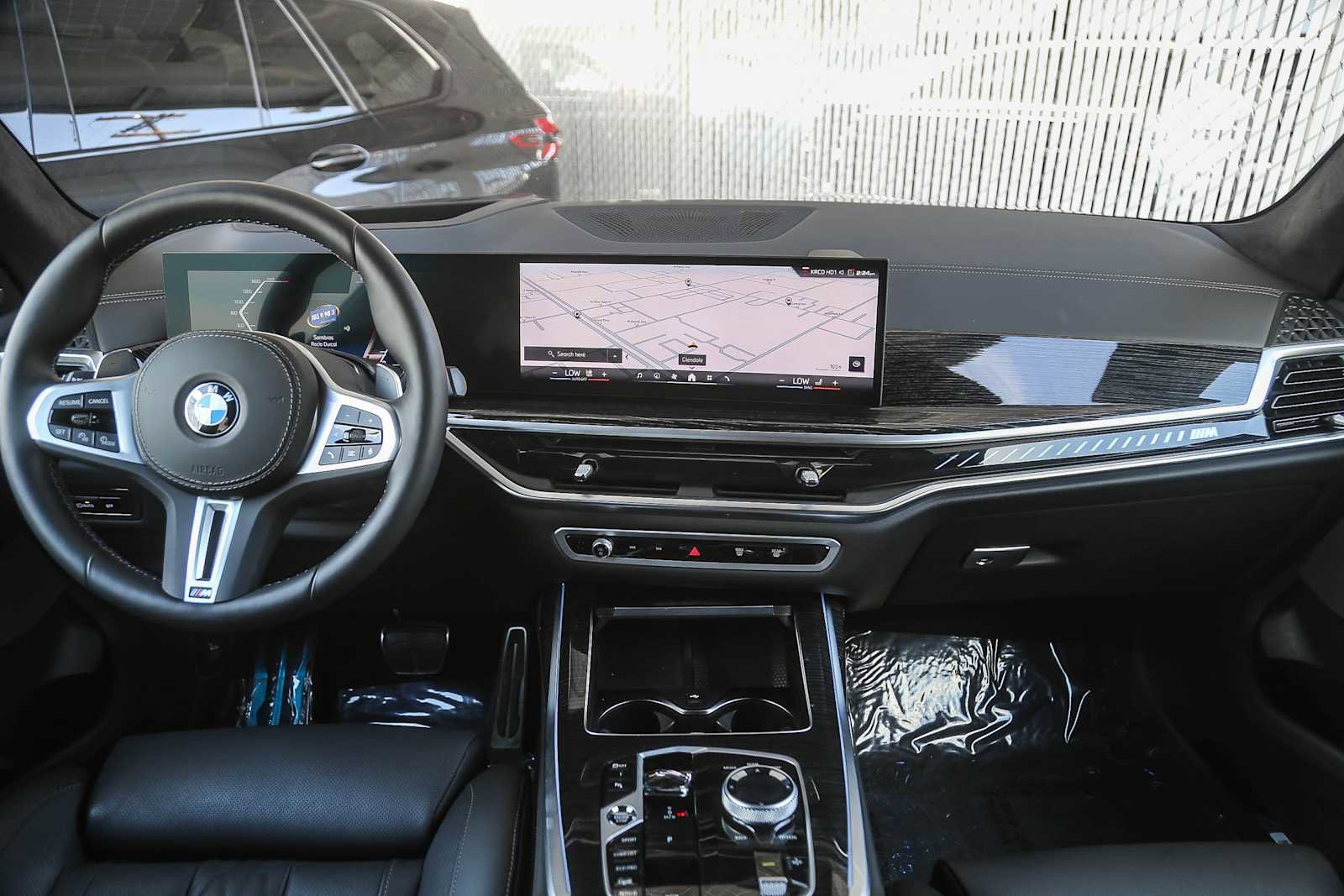 Used 2026 BMW X7 M60i w/ Climate Comfort Package image 9