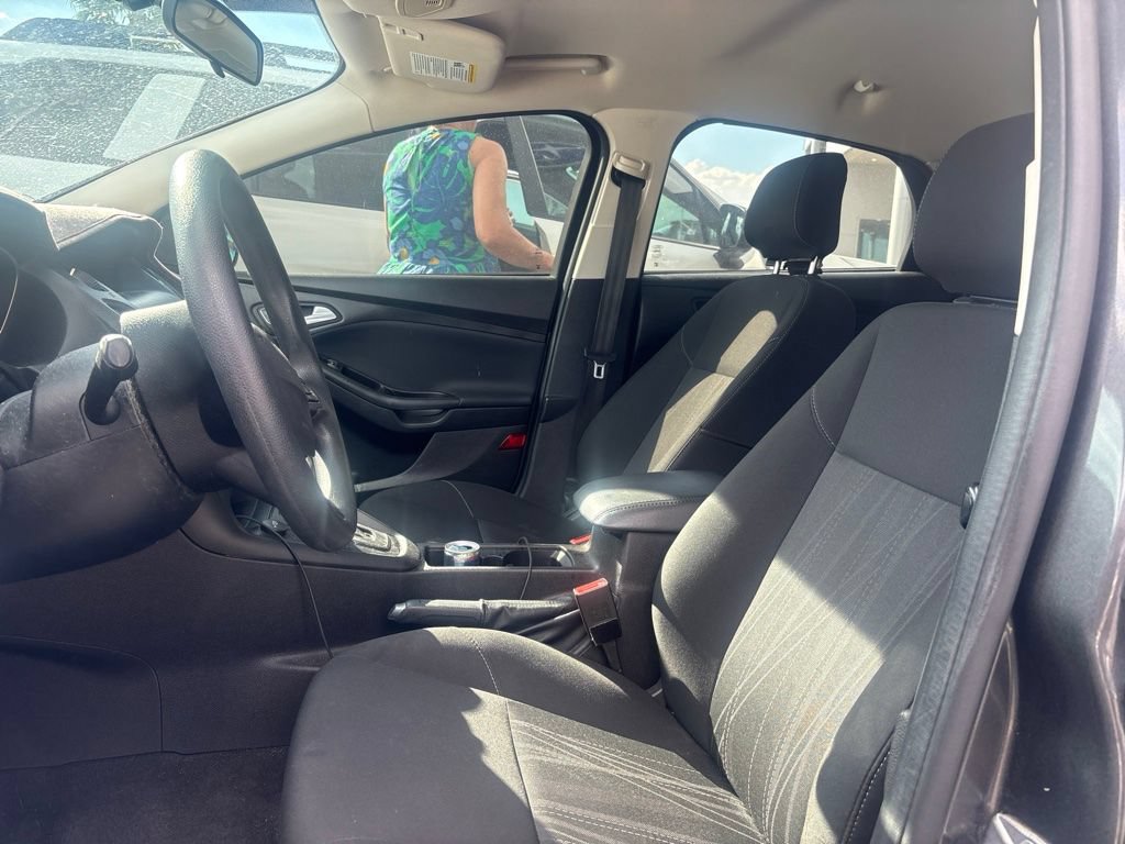 Used 2018 Ford Focus SE w/ SE Appearance Package FWD image 10