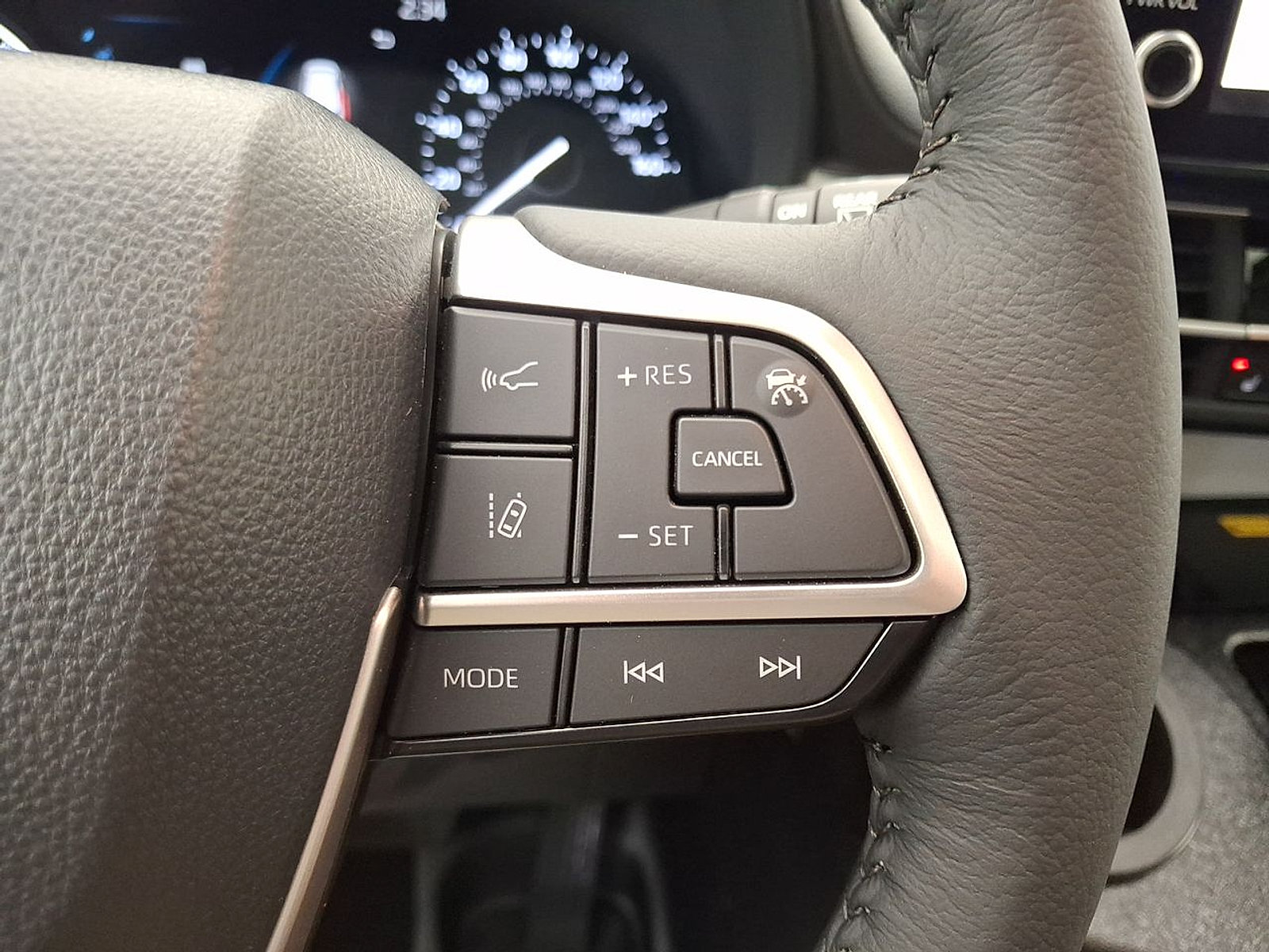 Used 2026 Toyota Sienna XLE FWD image 21