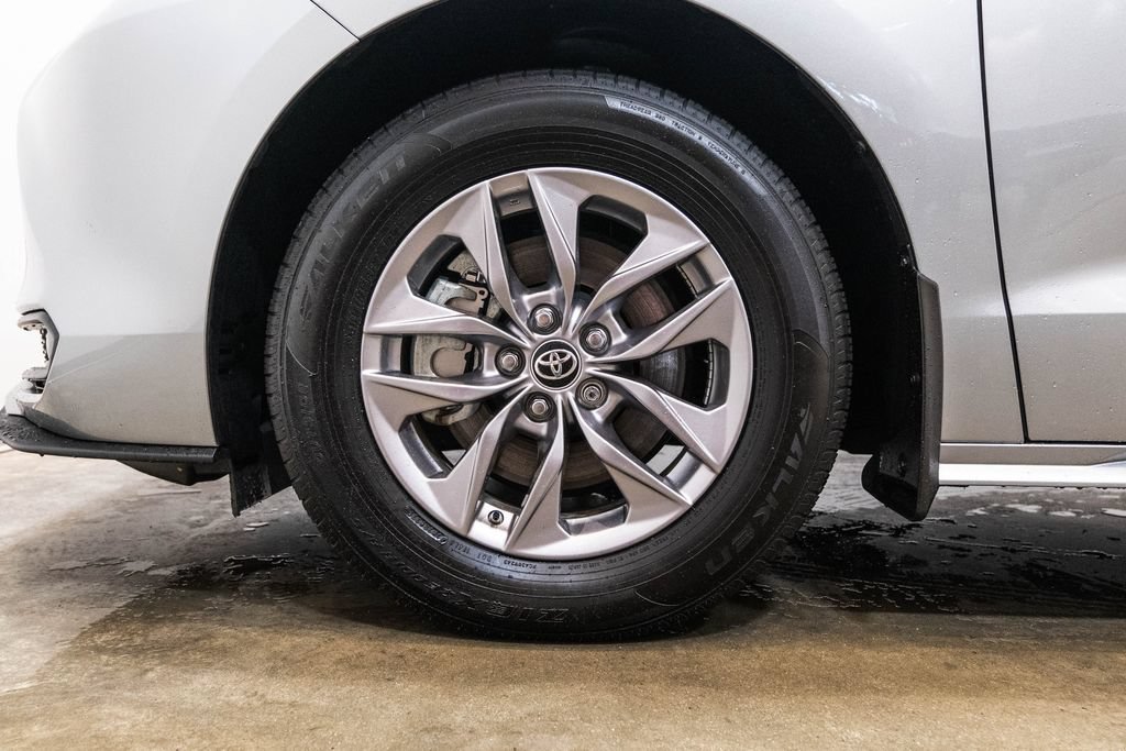 Certified 2025 Toyota Sienna XLE w/ XLE Plus Package FWD image 11