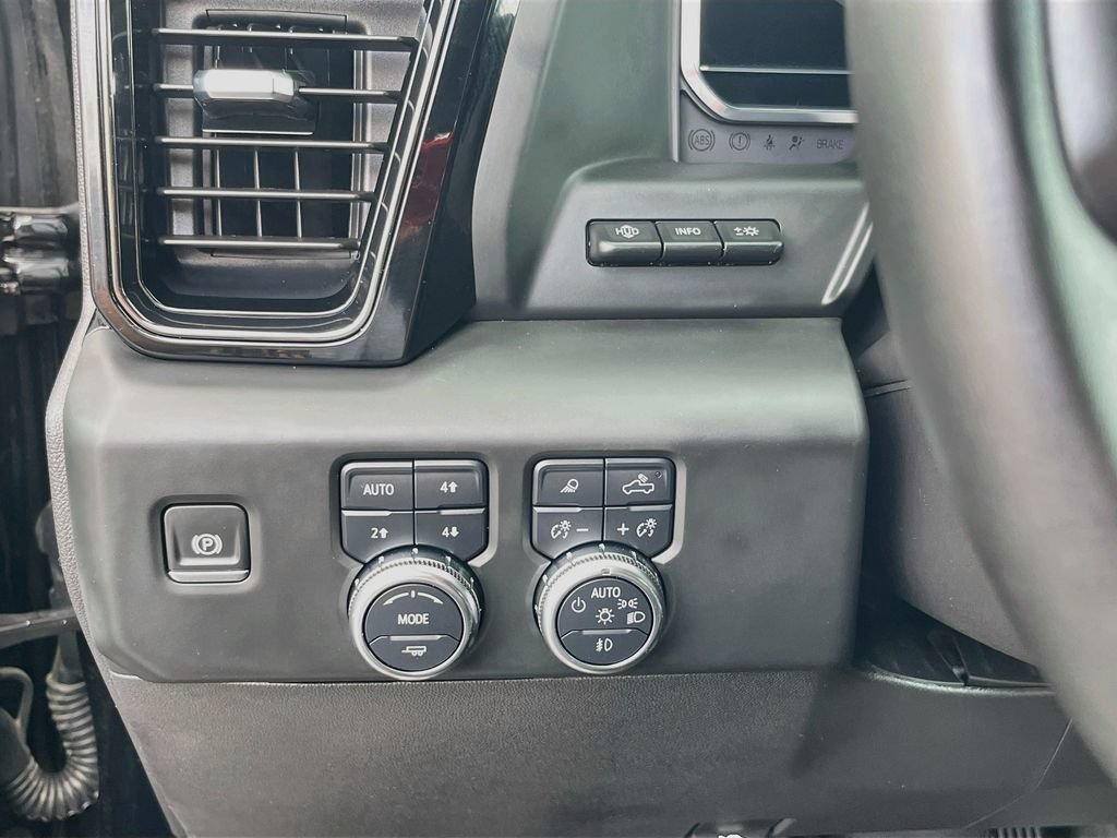 Used 2024 GMC Sierra 1500 AT4 w/ Technology Package AWD/4WD image 10