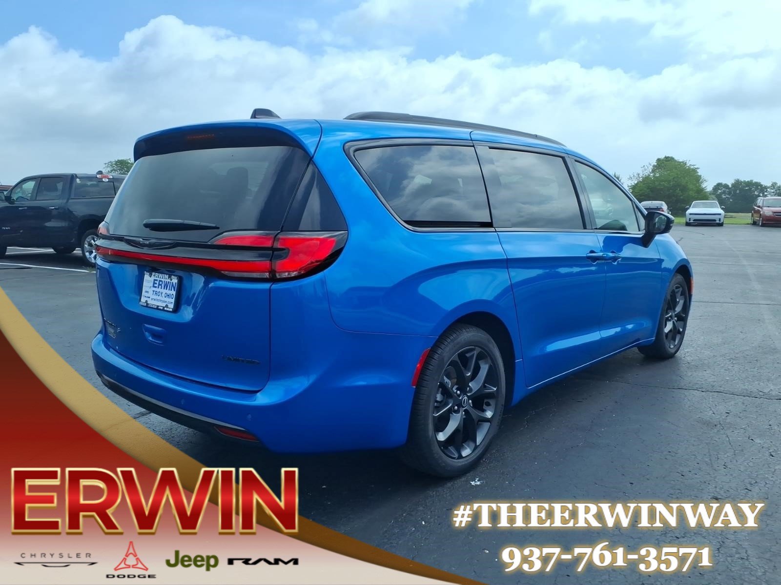 Used 2026 Chrysler Pacifica Limited w/ S Appearance Package FWD image 7