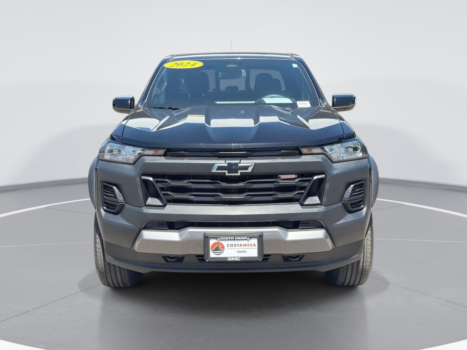 Used 2024 Chevrolet Colorado Trail Boss AWD/4WD image 2