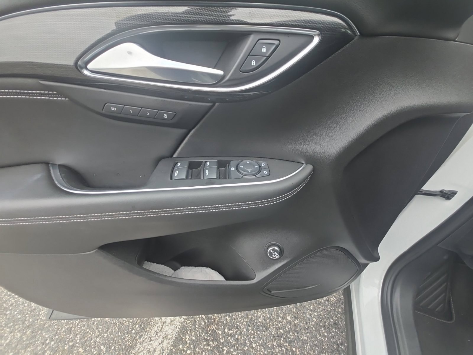 Used 2023 Buick Envision Essence AWD/4WD image 9