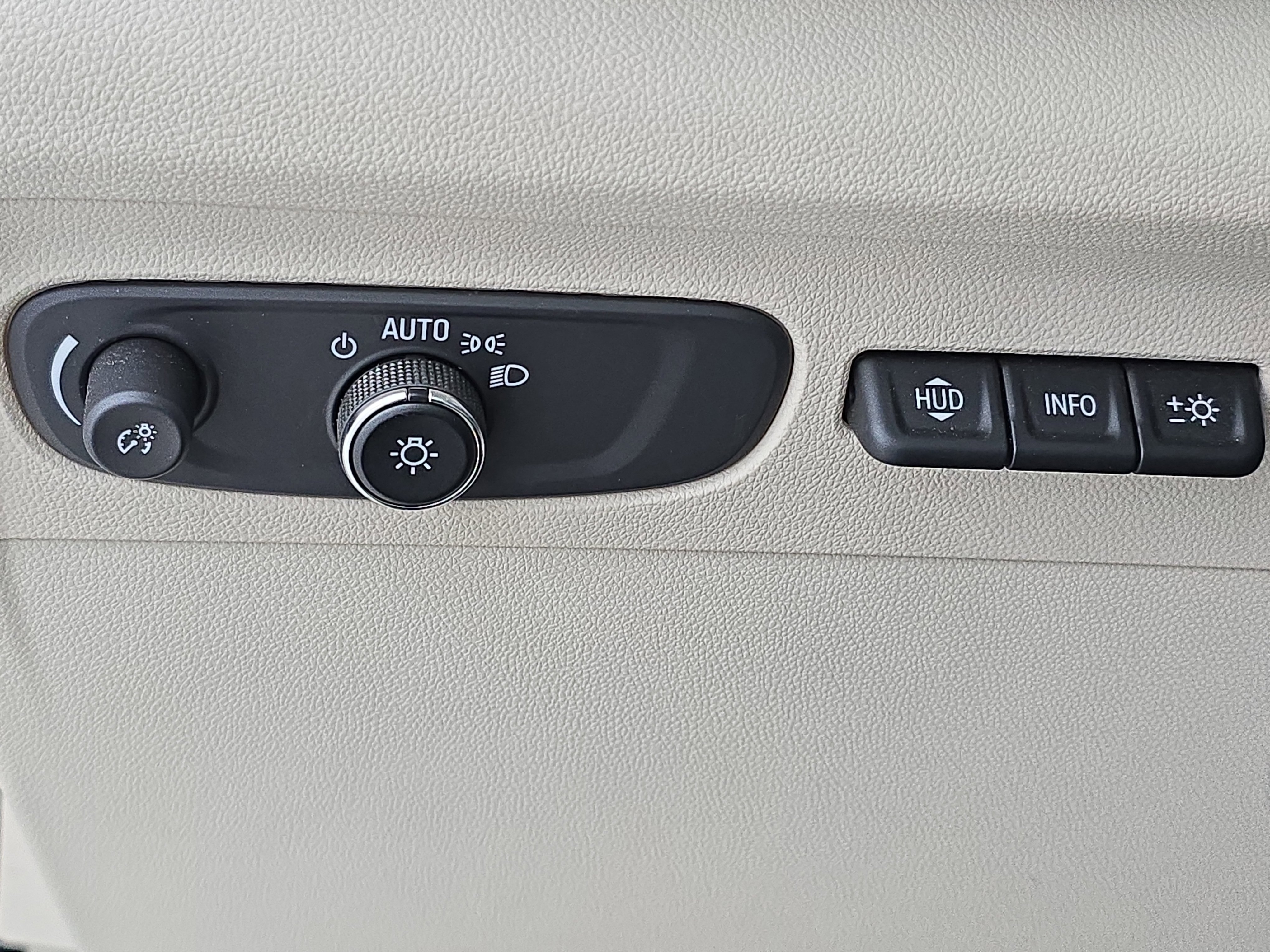 Used 2023 Buick Envision Avenir image 25