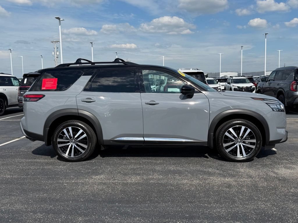 Used 2024 Nissan Pathfinder Platinum w/ Cargo Package AWD/4WD image 4