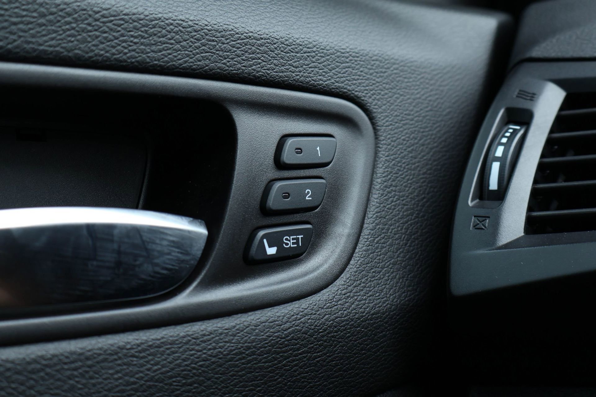 Used 2020 Acura MDX FWD image 25