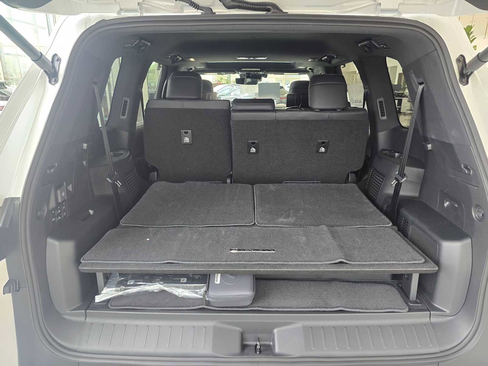 New 2026 Lexus LX 700h Luxury image 16