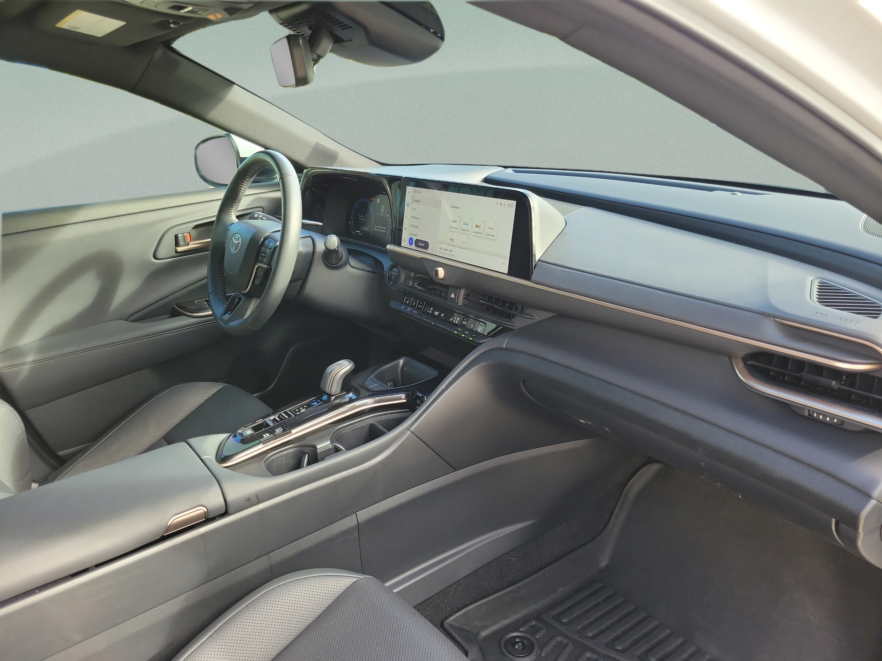 Certified 2025 Toyota Crown AWD/4WD image 27