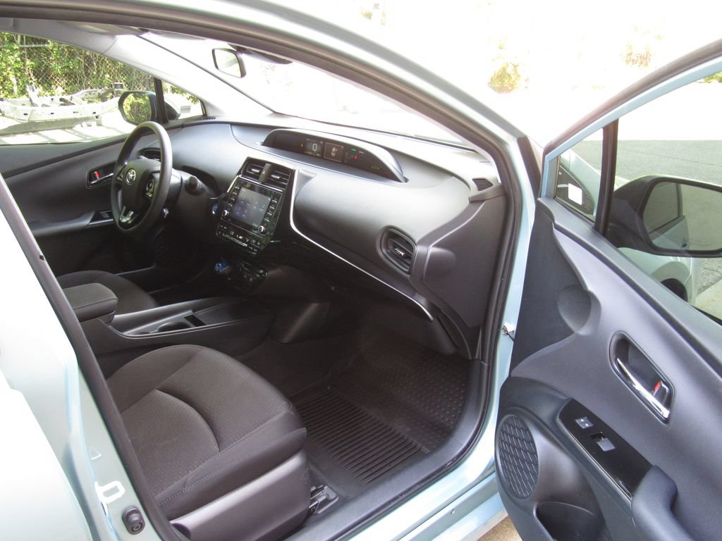 Certified 2022 Toyota Prius LE AWD/4WD image 17