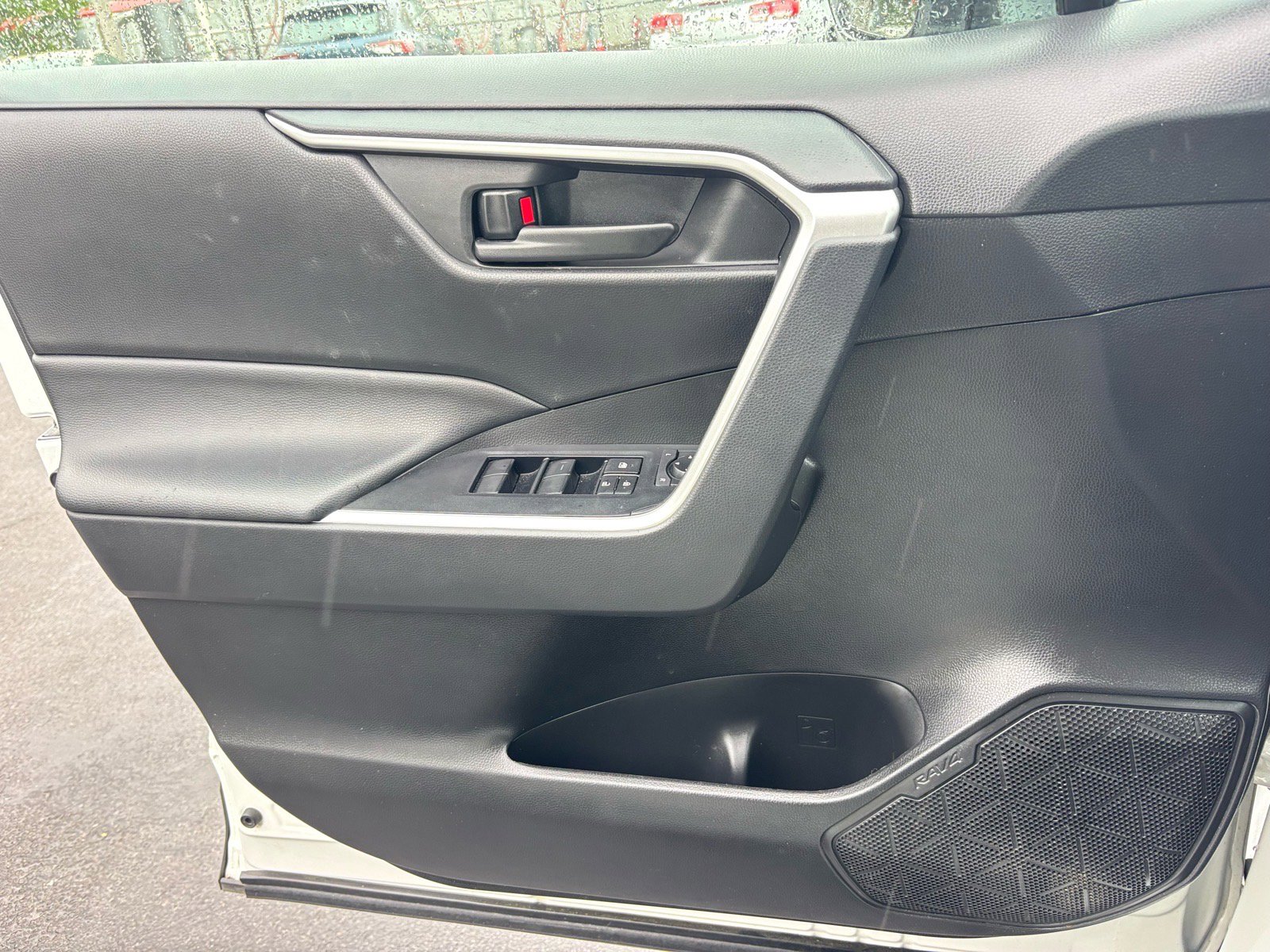 Used 2022 Toyota RAV4 LE FWD image 7
