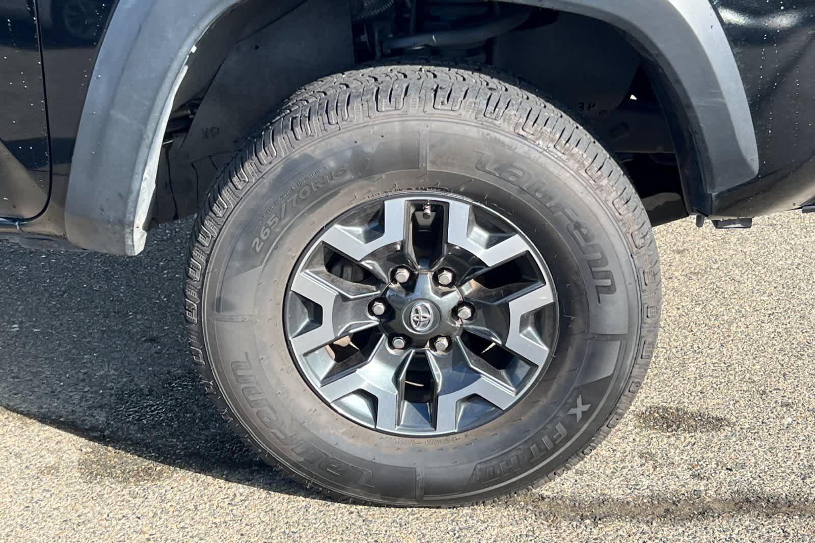 Used 2016 Toyota Tacoma TRD Off-Road w/ Towing Package AWD/4WD image 18