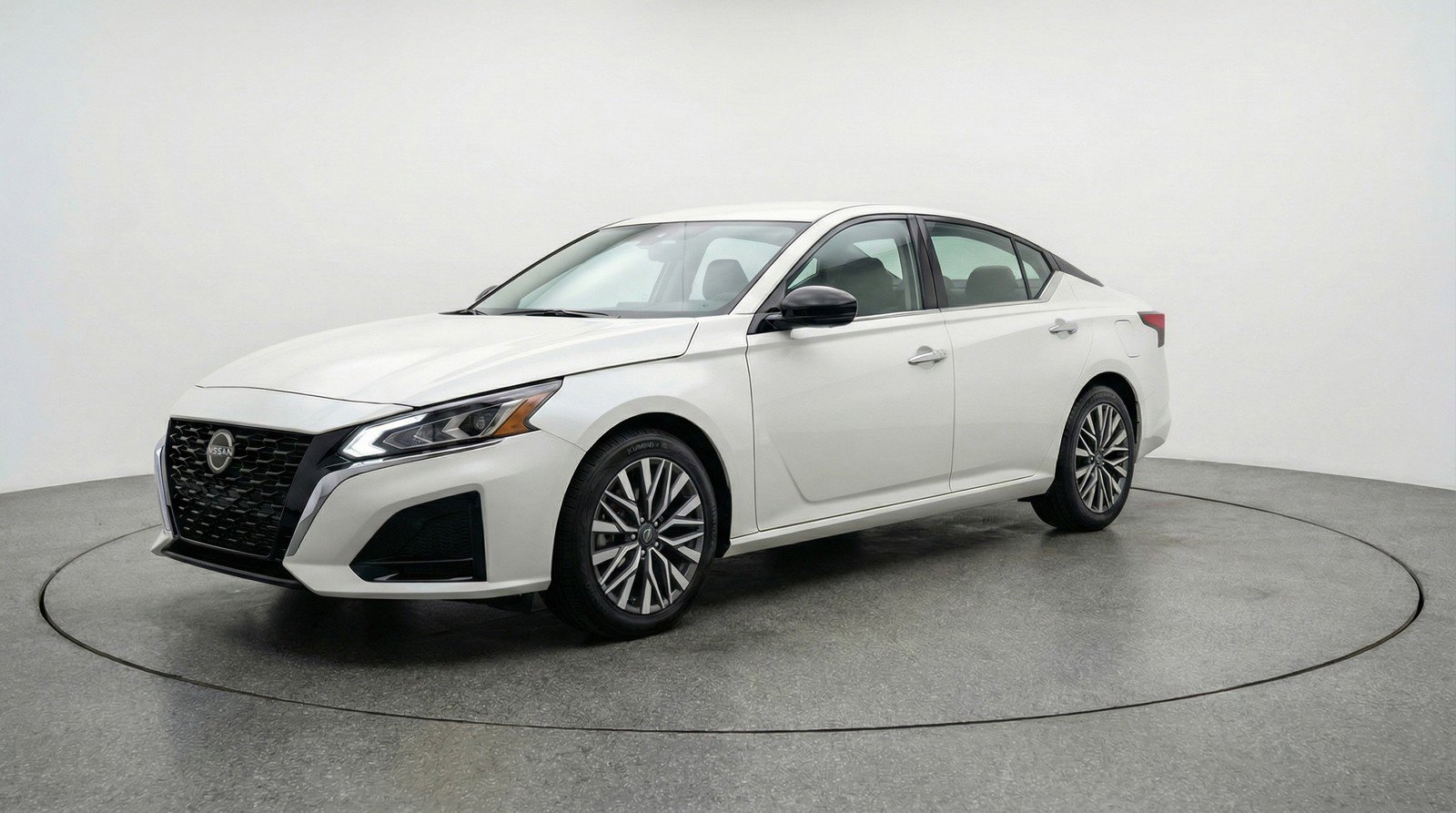 Used 2025 Nissan Altima 2.5 SV image 3
