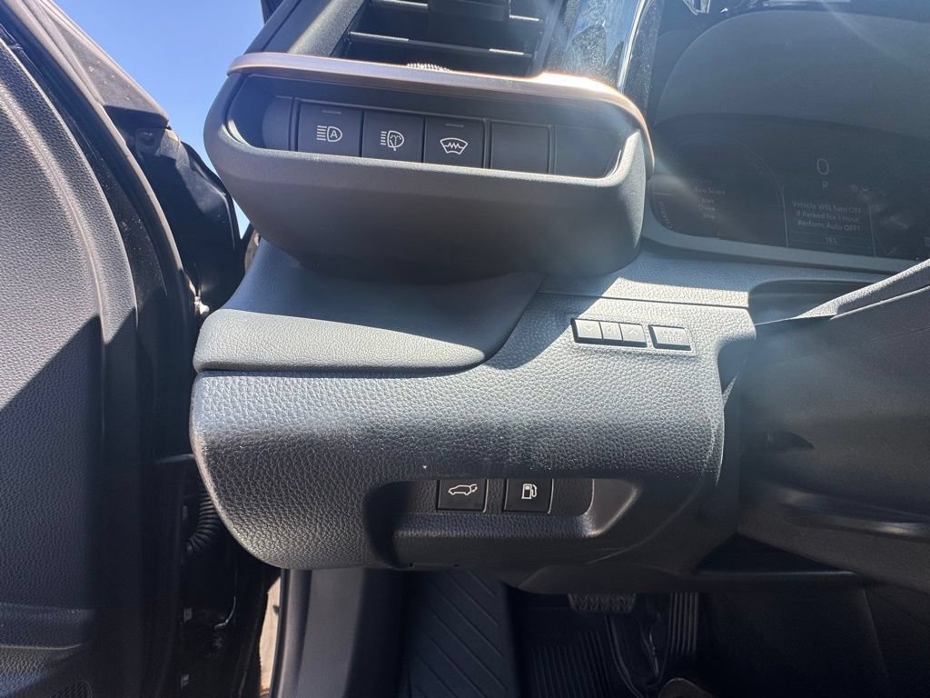 Used 2025 Toyota Crown Signia AWD/4WD image 27