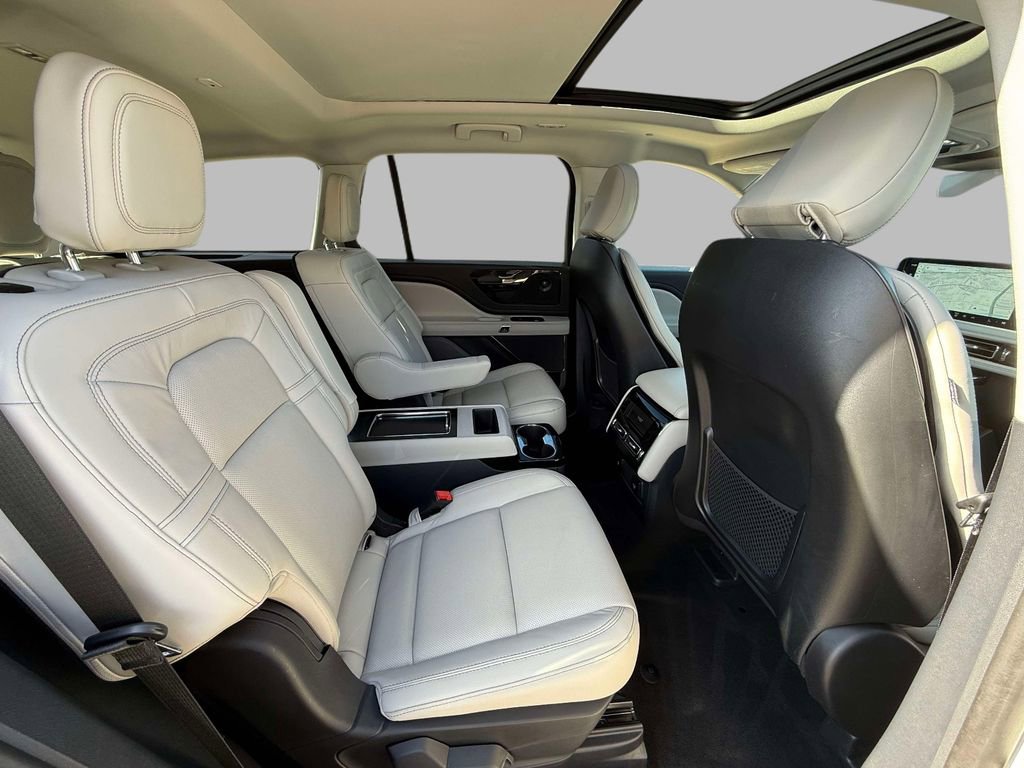 Used 2025 Lincoln Aviator Reserve AWD/4WD image 16