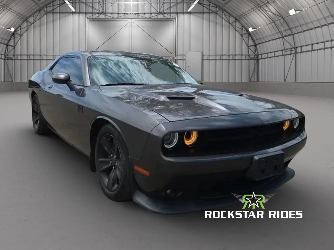 Used 2017 Dodge Challenger SXT RWD image 2