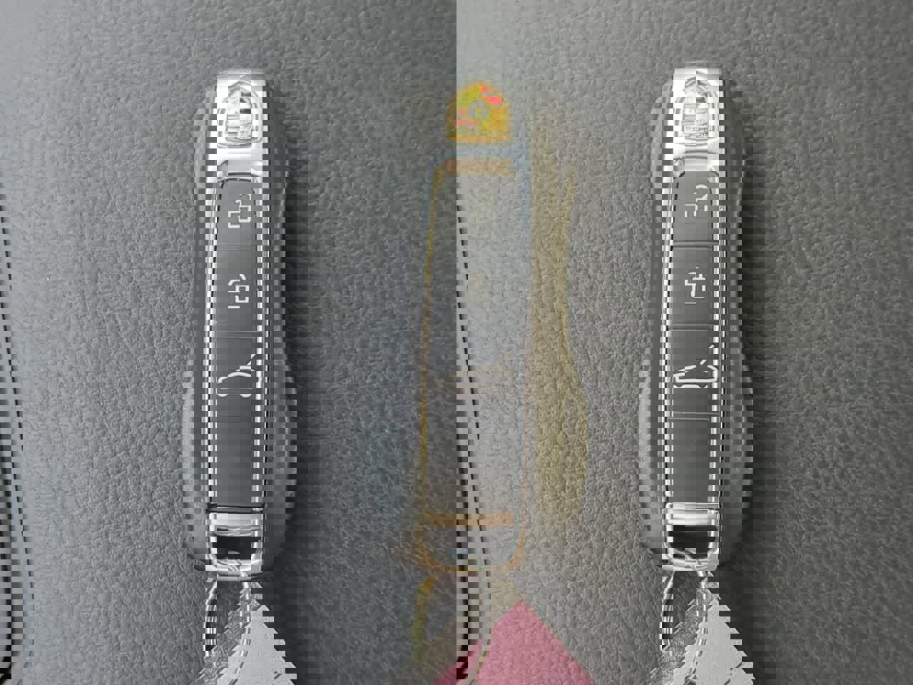 Used 2025 Porsche Panamera image 38