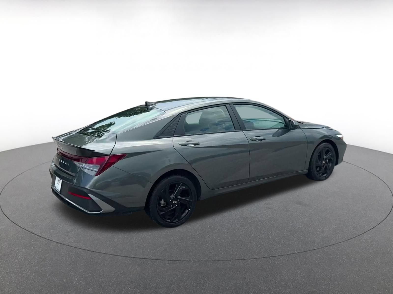 Used 2026 Hyundai Elantra Sport FWD image 14