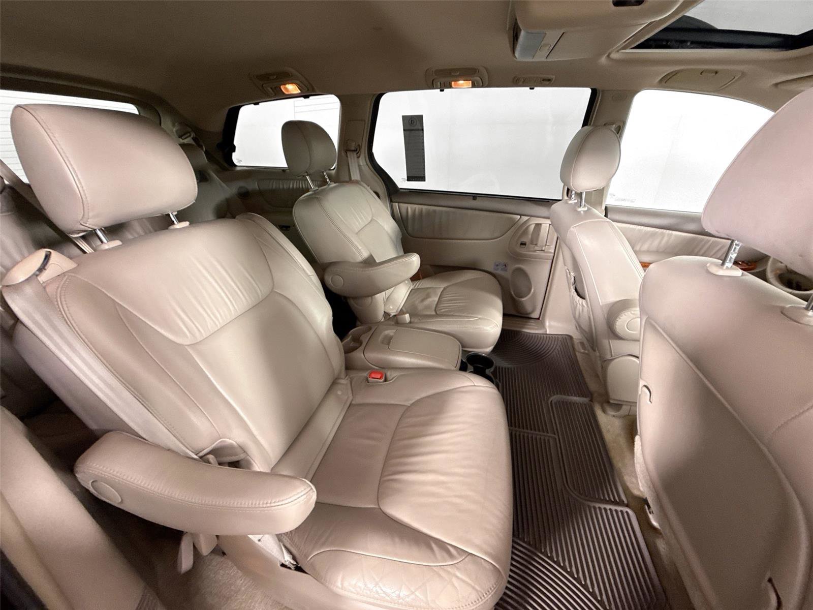 Used 2008 Toyota Sienna XLE image 39