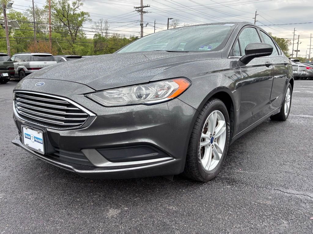 Used 2018 Ford Fusion SE w/ Fusion SE Technology Package FWD image 3
