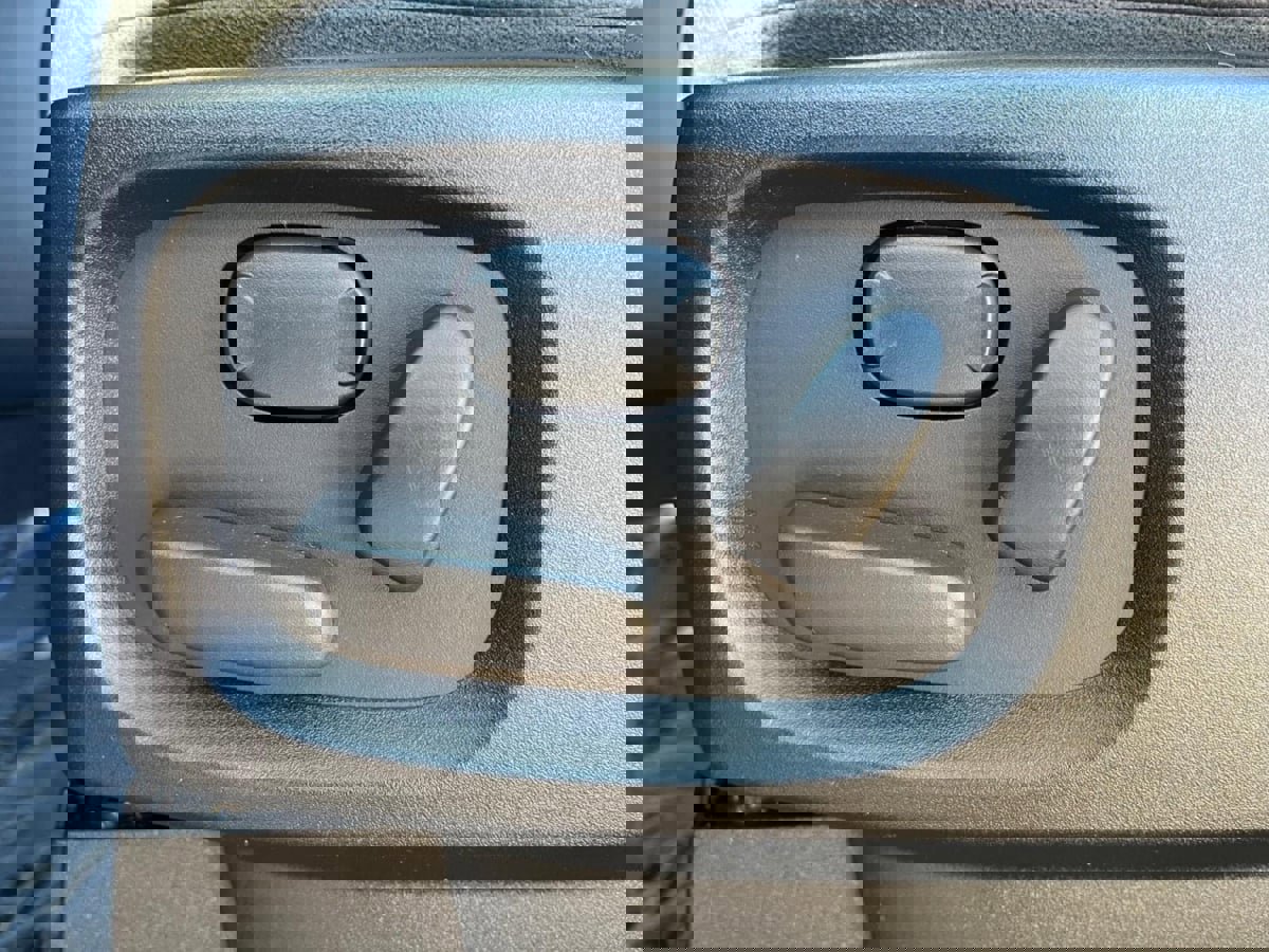 Used 2015 Land Rover LR4 HSE image 28