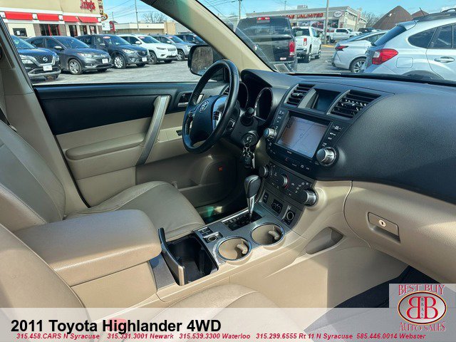 Used 2011 Toyota Highlander SE w/ Tow Pkg AWD/4WD image 9
