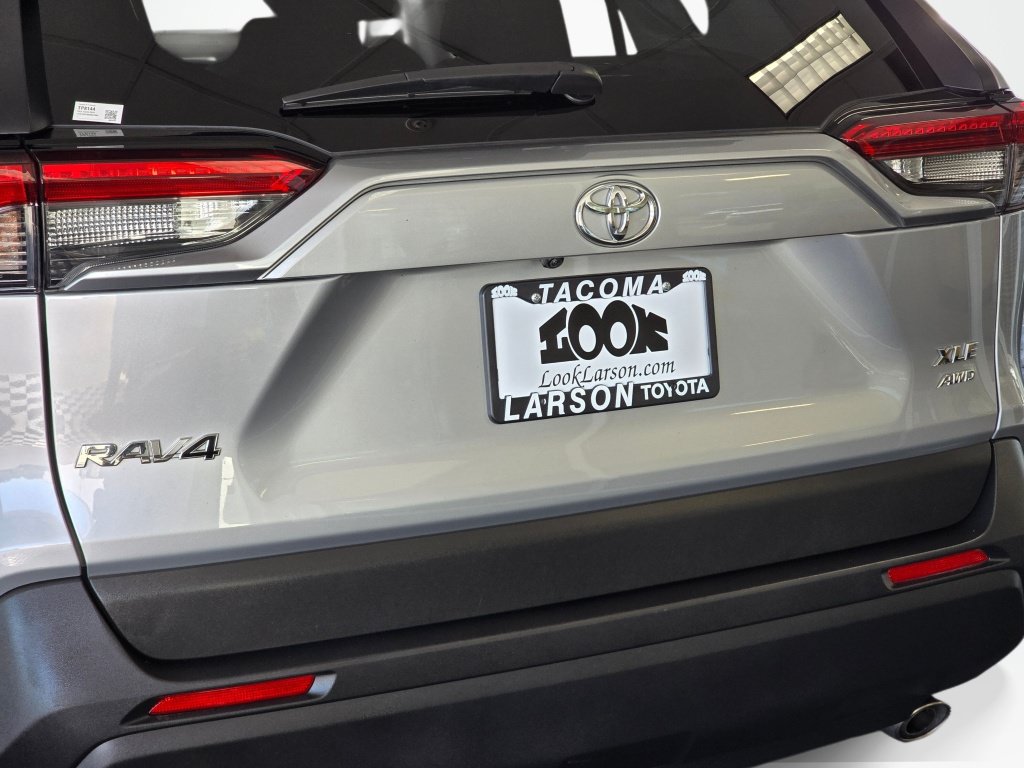 Used 2025 Toyota RAV4 XLE AWD/4WD image 13